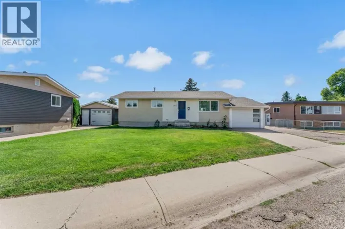 1825 16 Street SE, Medicine Hat