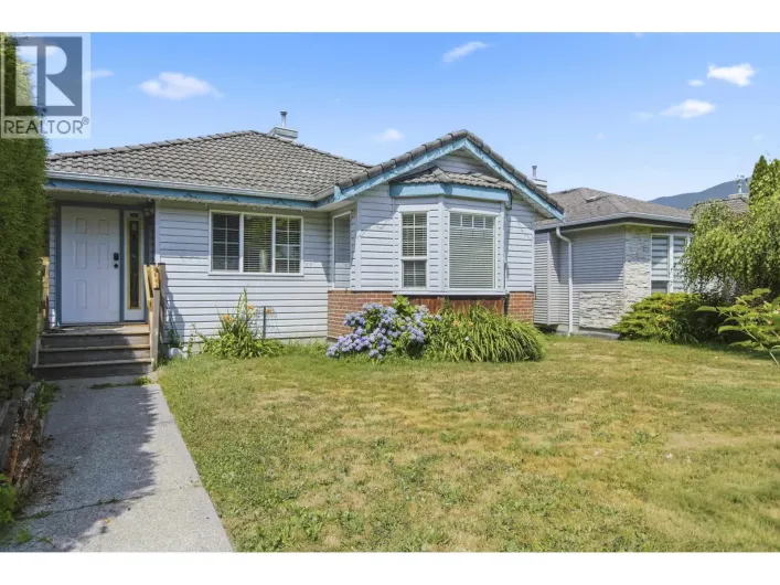 1827 MAMQUAM ROAD, Squamish