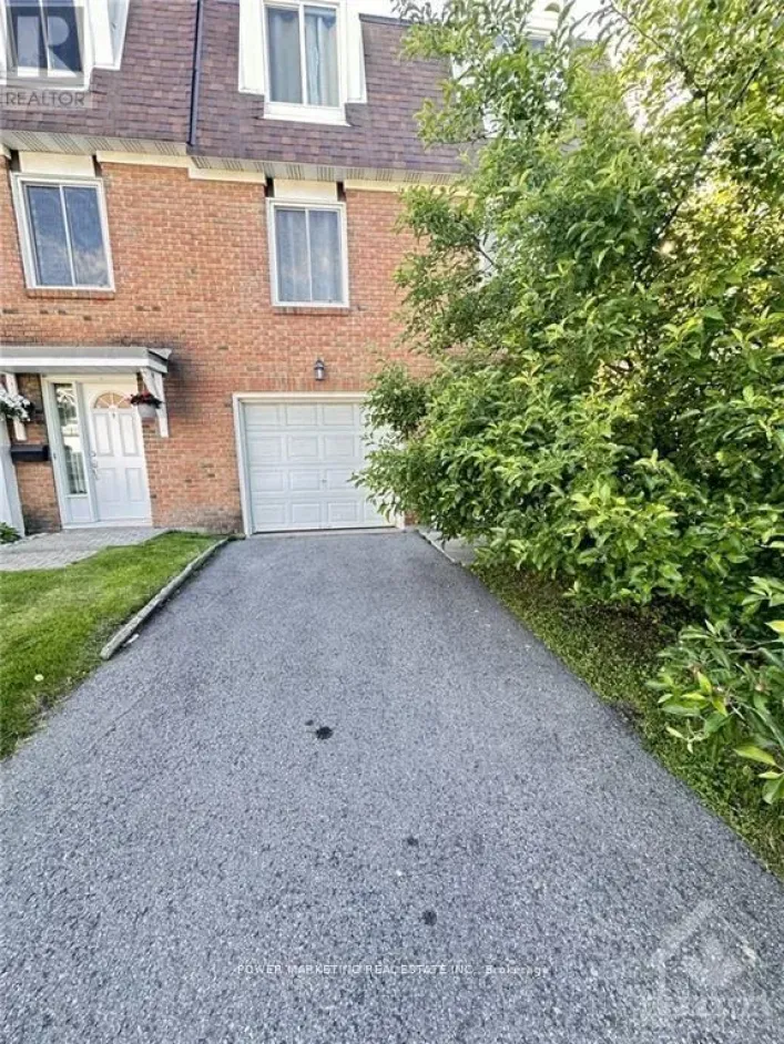 1833 AXMINSTER COURT, Ottawa