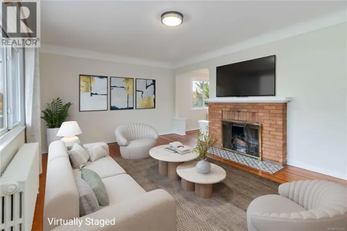 1835 Fernwood Rd, Victoria