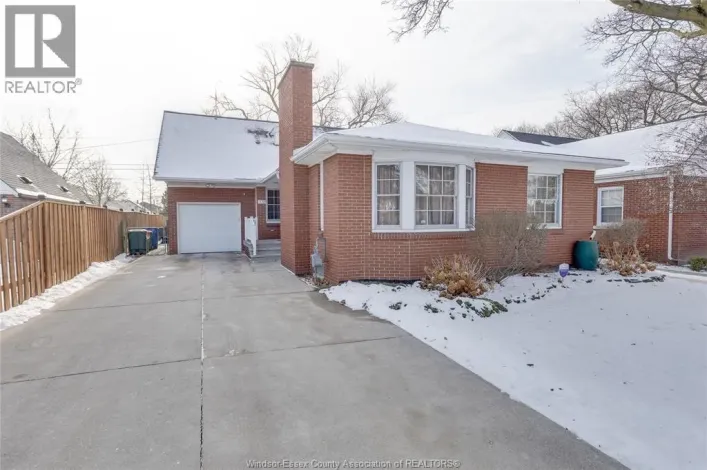 1835 YPRES BOULEVARD, Windsor
