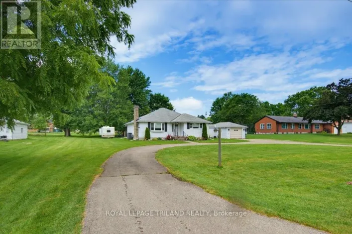 185 CENTENNIAL AVENUE, Central Elgin
