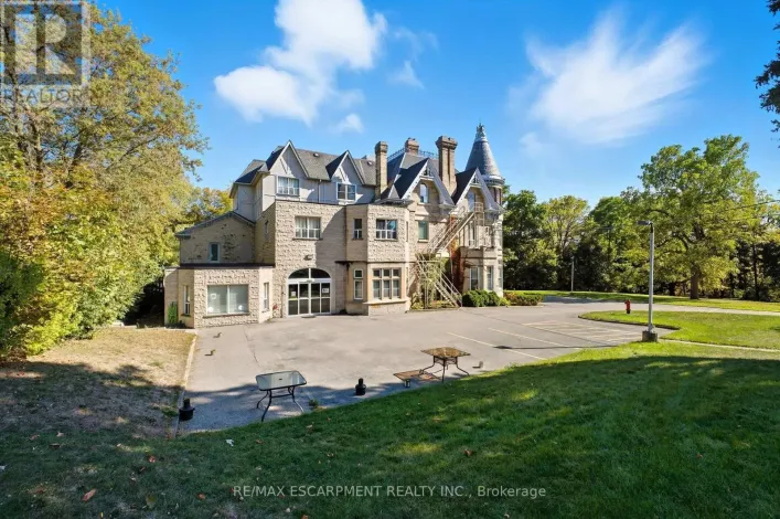 185 GRAND RIVER STREET N, Brant