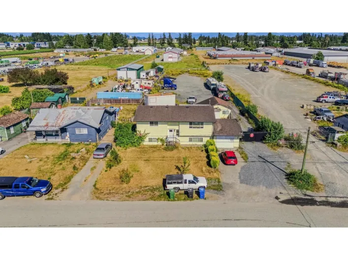 1850 QUEEN STREET, Abbotsford