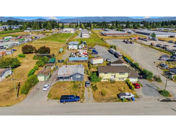 1850 QUEEN STREET, Abbotsford