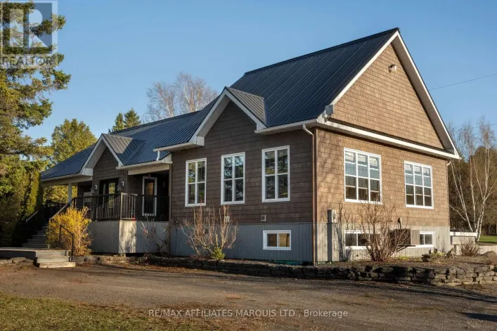 1850 RIDGE ROAD W, Champlain