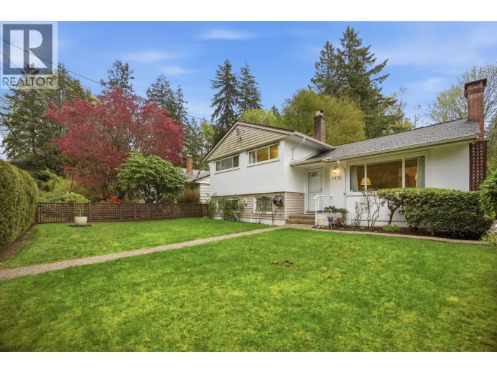 1852 LARSON ROAD, North Vancouver