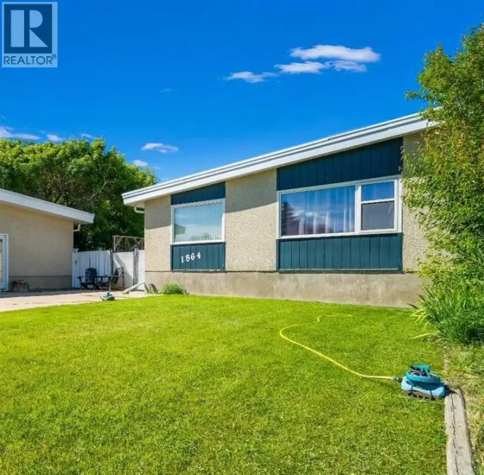 1864 16 Street SE, Medicine Hat