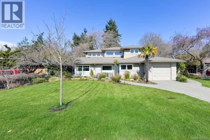 1866 Taylor St, Saanich