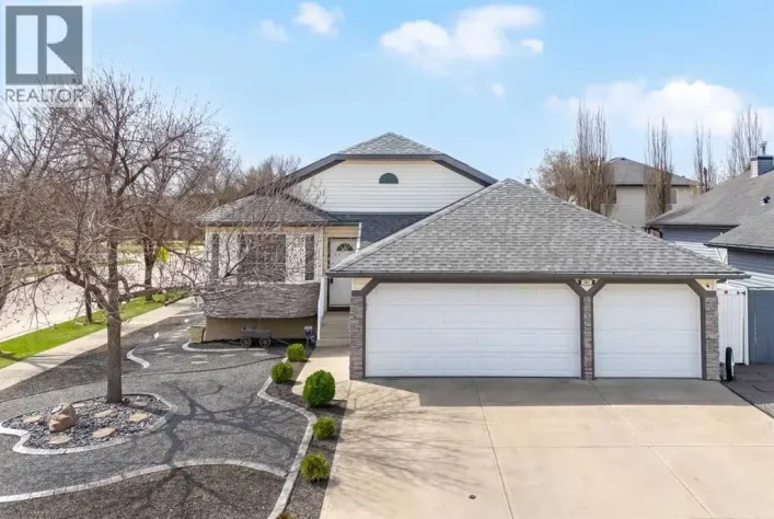 187 West Lakeview Circle, Chestermere
