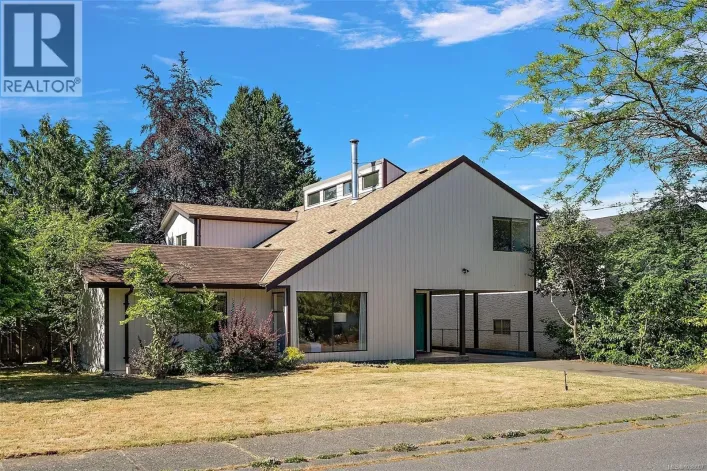 1871 Fairburn Dr, Saanich