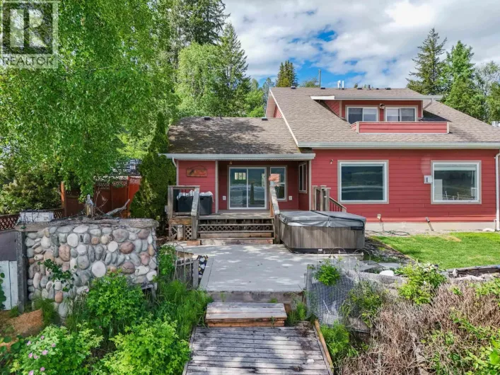House for sale: 1872 CRYSTAL STREET, Quesnel