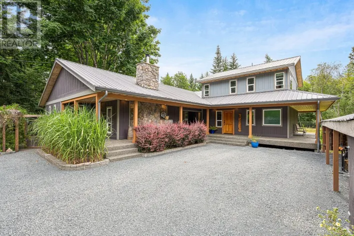 1872 Waveland Rd, Courtenay