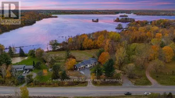 1888 SUNBURY ROAD, Frontenac