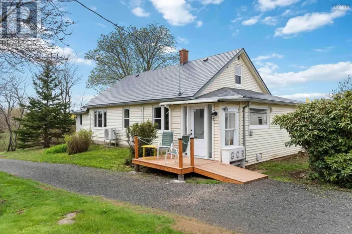 1898 Hampton Mountain Road, Hampton