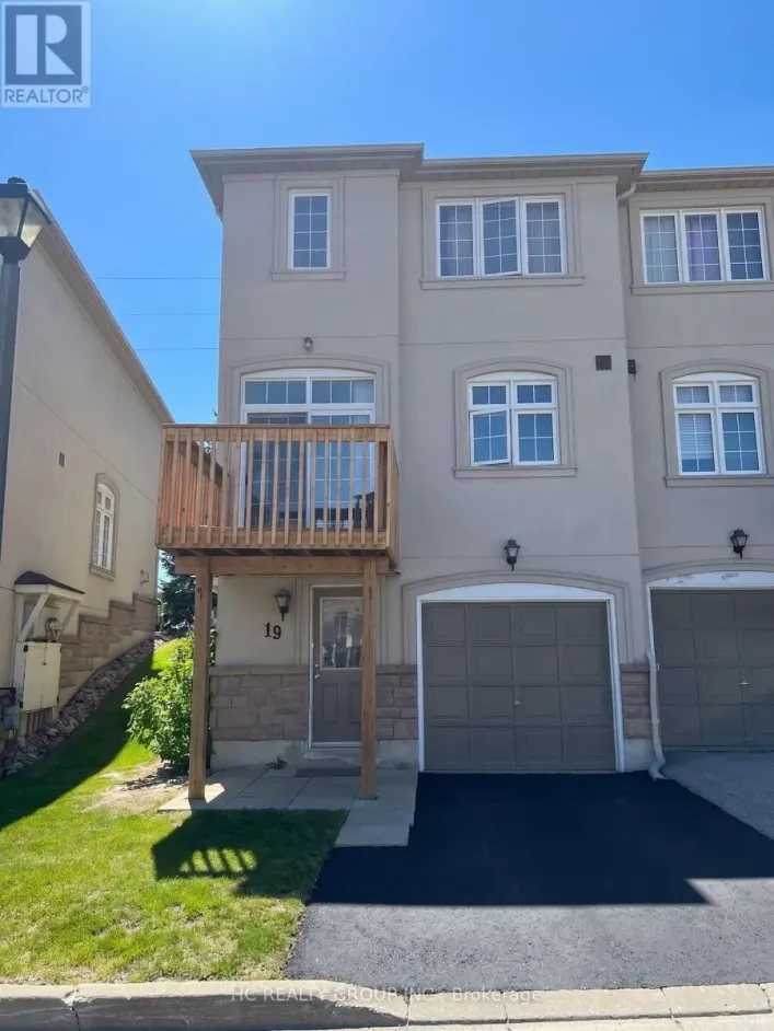 19 - 10 POST OAK DRIVE, Richmond Hill