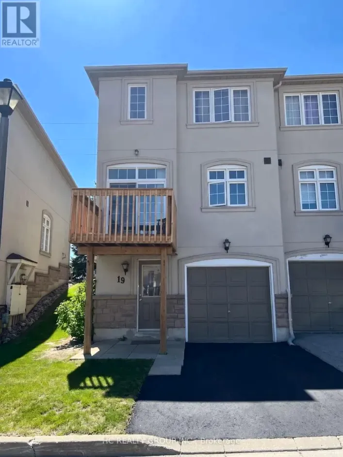 19 - 10 POST OAK DRIVE, Richmond Hill