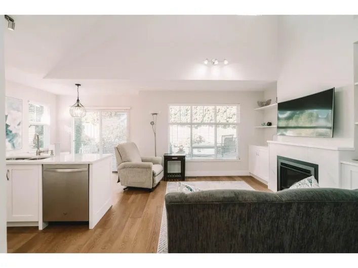 19 14877 33 AVENUE, Surrey