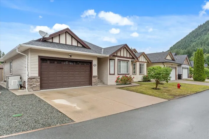 19 20118 BEACON ROAD|Hope, Hope