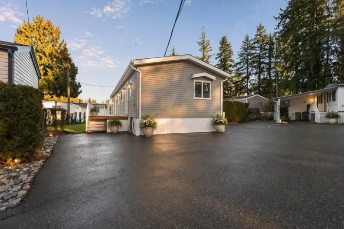 19 24330 FRASER HIGHWAY, Langley