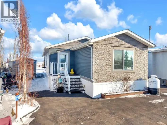 19, 41019 Range Road 11, Rural Lacombe County