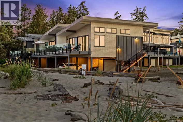 19 9022 Clarkson Ave, Black Creek