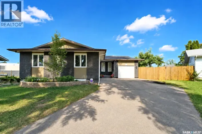 House for sale: 19 Barr PLACE, Saskatoon