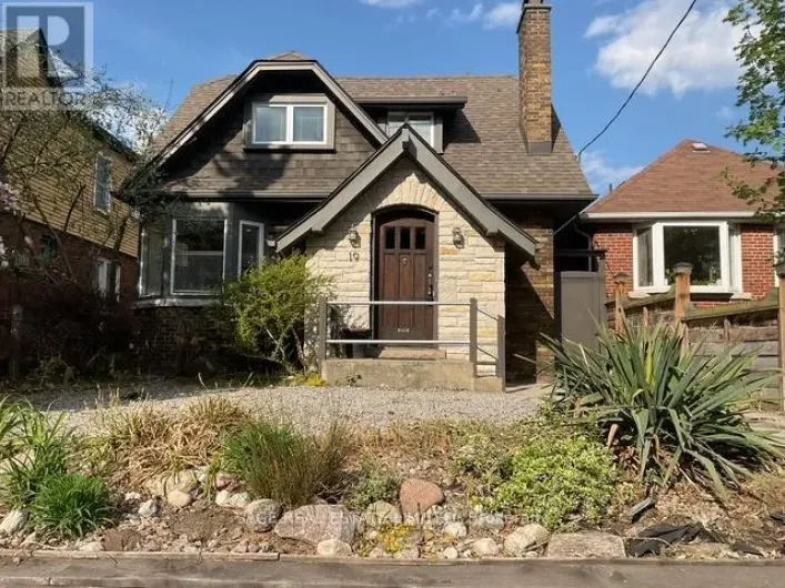 19 BEECHWOOD DRIVE, Toronto
