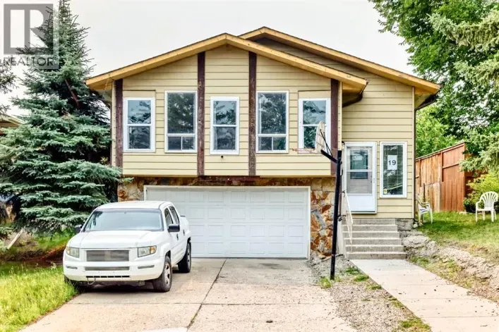 19 Berwick Crescent NW, Calgary