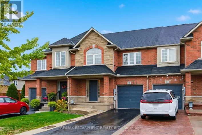 19 BLUE MOUNTAIN DRIVE, Hamilton