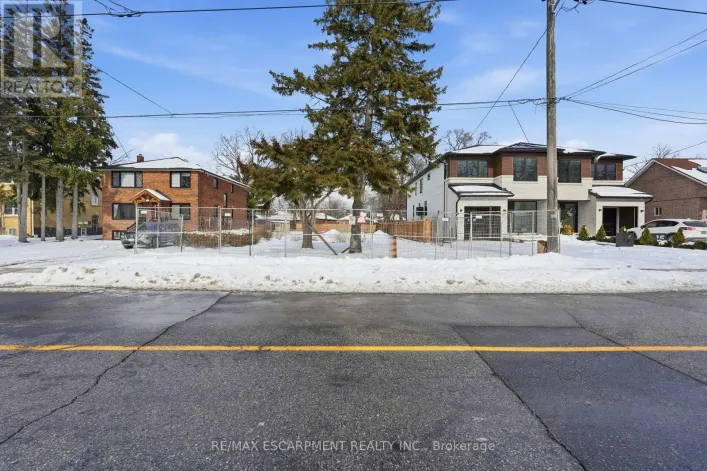 19 BROADVIEW AVENUE, Mississauga