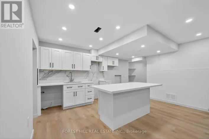 19 CANDIS - LOWER LEVEL DRIVE, Toronto