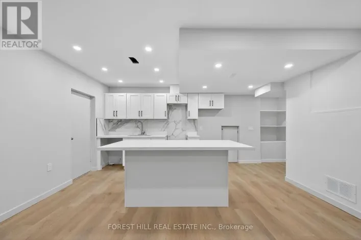 19 CANDIS - LOWER LEVEL DRIVE, Toronto