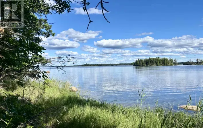 19 CASTLEROCK ISLAND, Kenora Remote Area