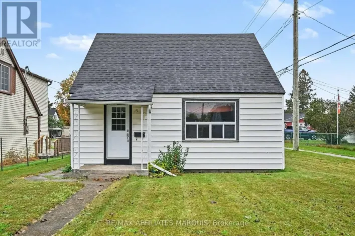 19 CHURCHILL CRESCENT, Smiths Falls