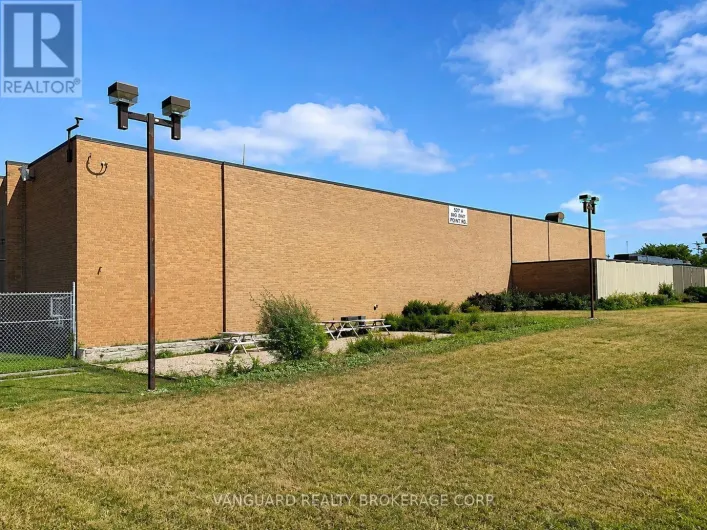 19 CITY VIEW DRIVE, Toronto