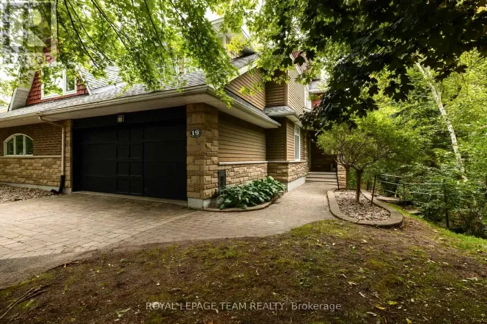 19 CREEKS END LANE, Ottawa