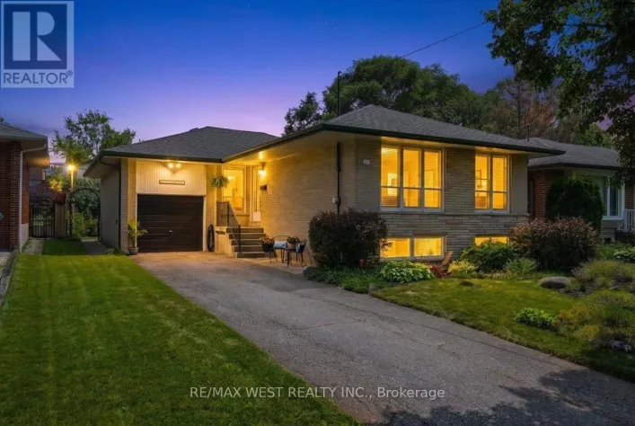 19 DECARIE CIRCLE, Toronto