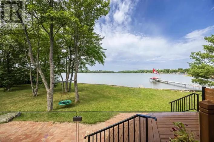 19 Finn's Bay RD S, Echo Bay