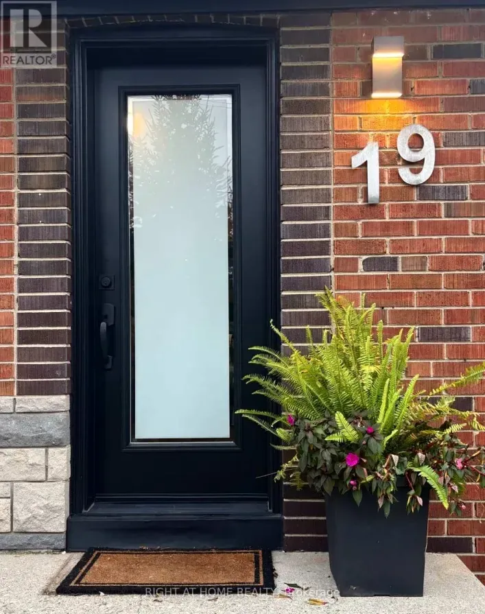House for sale: 19 FLEMPTON CRESCENT, Toronto