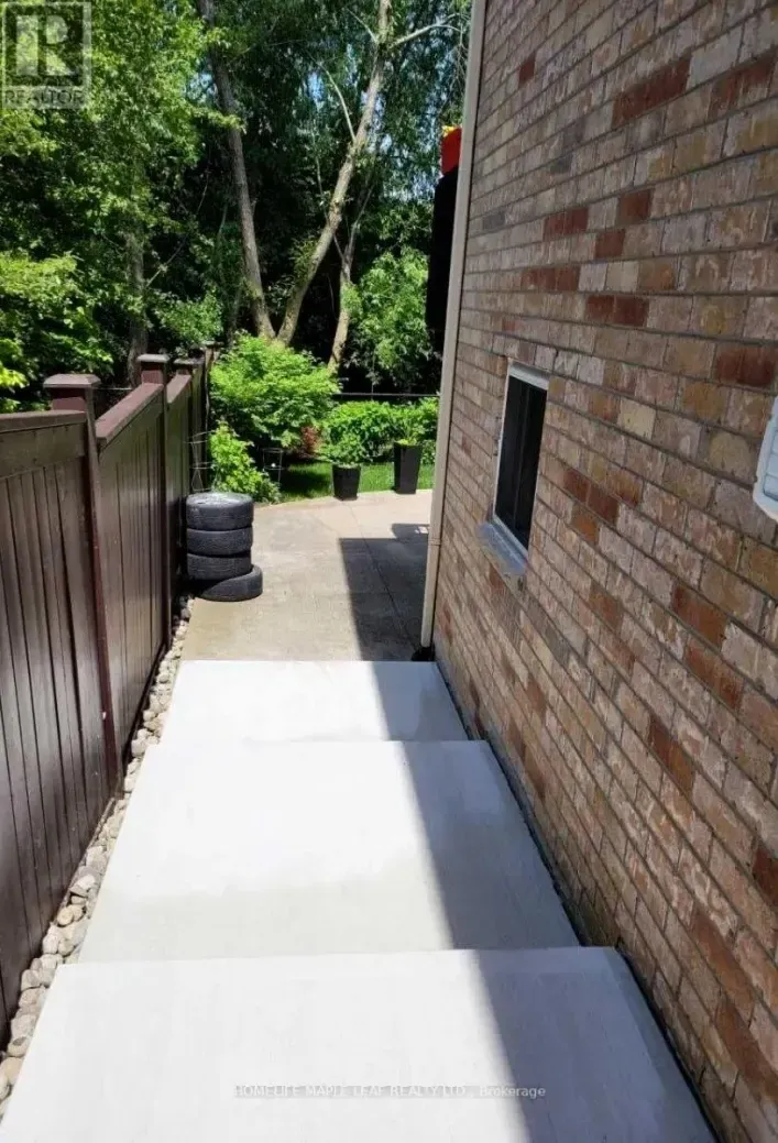 House for rent: 19 FRESHSPRING DRIVE, Brampton