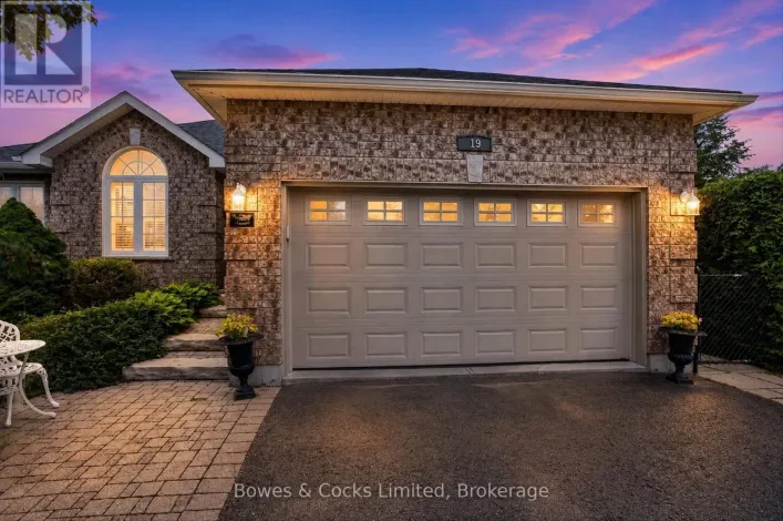 19 LORI BOULEVARD, Kawartha Lakes