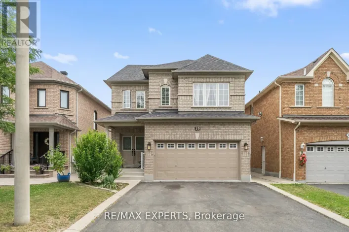 19 MAXIMILLIAN STREET, Vaughan