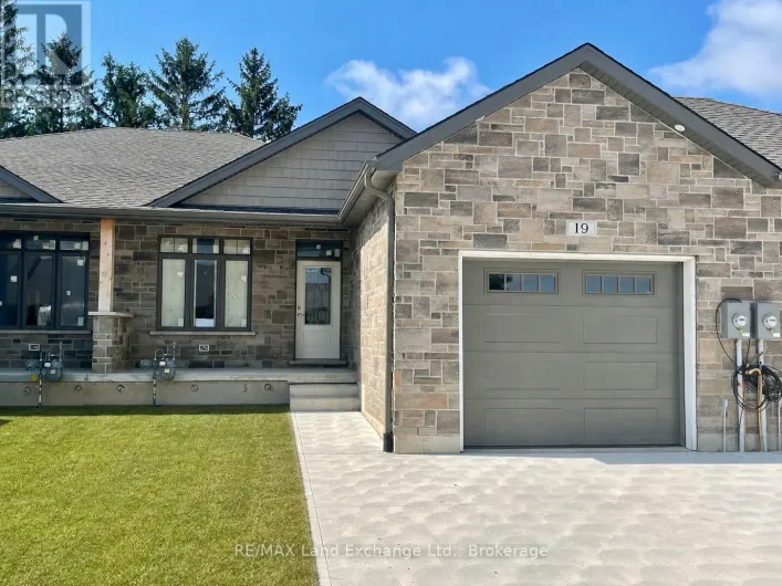 Row / Townhouse for sale: 19 NYAH COURT, Kincardine