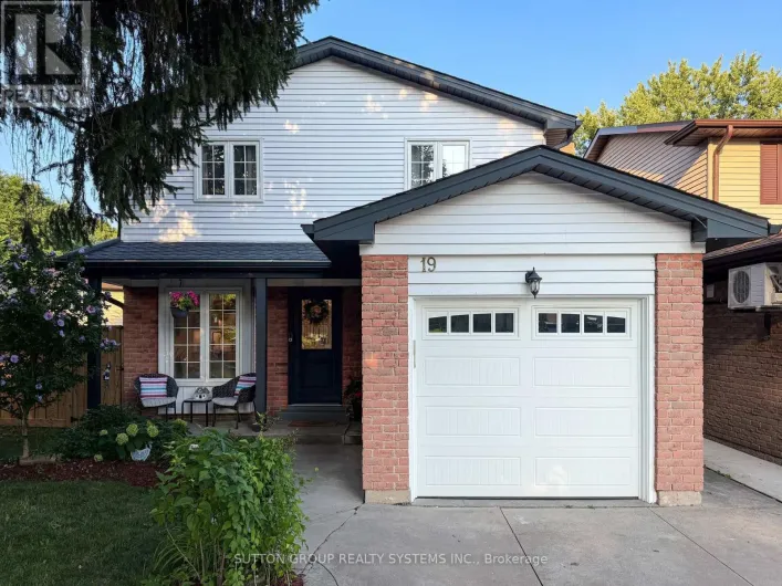 19 PARKWAY PLACE, Hamilton