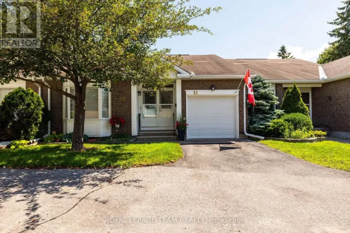Row / Townhouse for sale: 19 PINE NEEDLES COURT, Ottawa