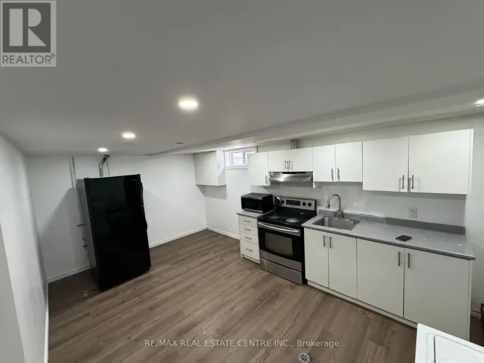 19 POPLAR CRESCENT, London South