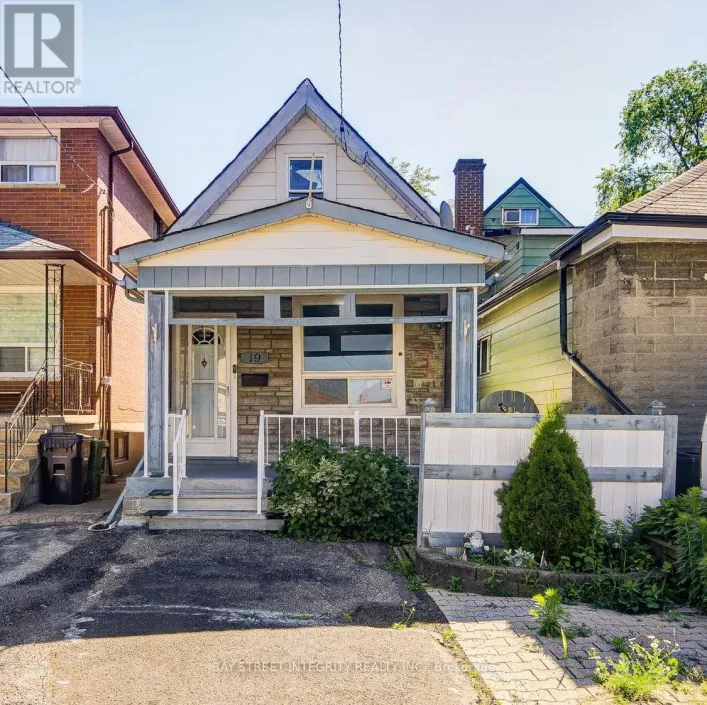 19 ROBINSON AVENUE, Toronto
