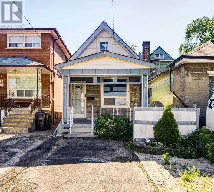 19 ROBINSON AVENUE, Toronto