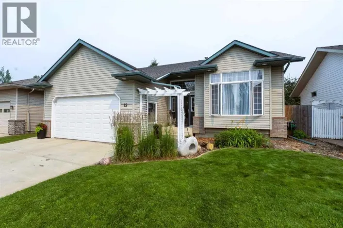 19 Royal Crescent, Lacombe
